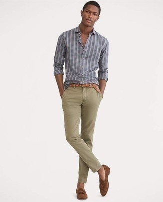 Charcoal Plaid Long Sleeve Shirt Outfits For Men: A charcoal plaid long sleeve shirt and olive chinos are indispensable menswear pieces, without which our closets would definitely be incomplete. You could perhaps get a little creative on the shoe front and add a pair of brown suede tassel loafers.