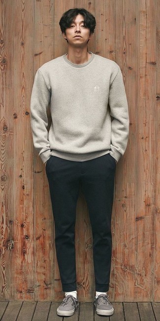Grey Sweatshirt Spring Outfits For Men: 