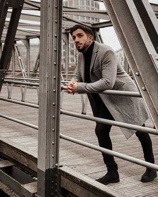 Black Skinny Jeans Outfits For Men: Why not pair a grey overcoat with black skinny jeans? As well as totally functional, these two pieces look amazing when matched together. Put a more polished spin on an otherwise everyday getup with a pair of black suede chelsea boots.
