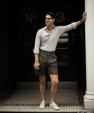 Tobacco Shorts Outfits For Men: Wear a grey polo with tobacco shorts to pull together an interesting and current casual outfit. White low top sneakers make this outfit complete.