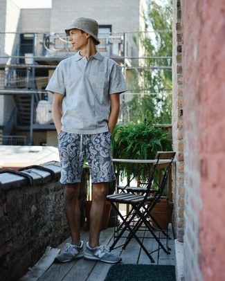 Grey Bucket Hat Outfits For Men: Go for a straightforward yet neat and relaxed option by marrying a grey polo and a grey bucket hat. Tone down the casualness of this getup by rocking grey athletic shoes.