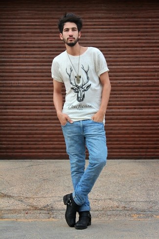 Grey Print Crew-neck T-shirt Outfits For Men: Wear a grey print crew-neck t-shirt with blue jeans if you're hunting for a look option that conveys casual cool. Add an elegant twist to an otherwise everyday getup by finishing off with a pair of black leather casual boots.