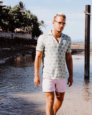 Charcoal Short Sleeve Shirt Outfits For Men: Why not try pairing a charcoal short sleeve shirt with pink print shorts? As well as super practical, these pieces look cool matched together.