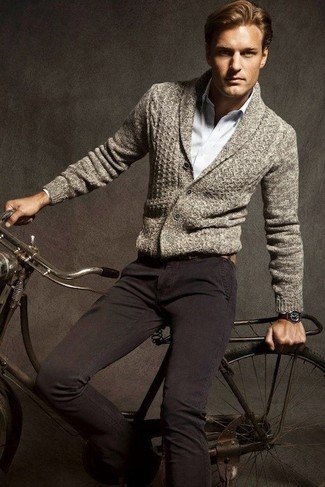 Charcoal Shawl Cardigan Outfits For Men: For something more on the relaxed end, test drive this combination of a charcoal shawl cardigan and charcoal jeans.