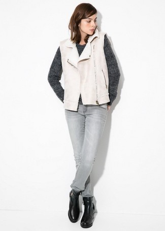 Beige Shearling Vest Outfits: 