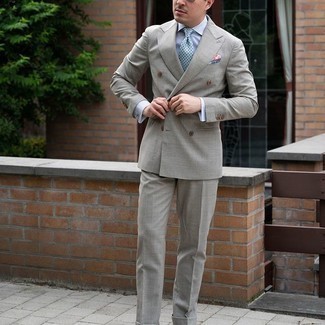 Light Blue Tie Outfits For Men: This pairing of a grey suit and a light blue tie is the picture of polish.