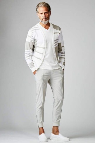White V-neck T-shirt Warm Weather Outfits For Men: 
