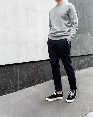 No Show Socks Outfits For Men: This outfit with a grey sweatshirt and no show socks isn't a hard one to pull off and is open to more creative experimentation. If you want to immediately up the ante of your outfit with footwear, why not add a pair of black and white suede low top sneakers to this look?