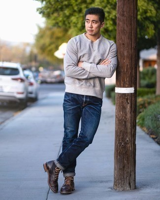 Navy Jeans Warm Weather Outfits For Men: Wear a grey sweatshirt with navy jeans for a practical look that's also put together. Why not take a classic approach with shoes and add dark brown leather casual boots to the mix?