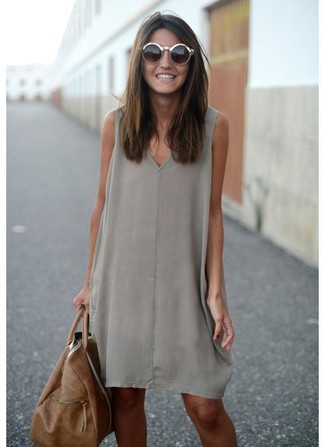 Brown and Gold Sunglasses Outfits For Women: This casual combination of a grey swing dress and brown and gold sunglasses is capable of taking on different nuances depending on the way it's styled.
