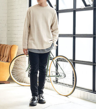 Black Jeans with Beige Long Sleeve T-Shirt Outfits For Men: Marrying a beige long sleeve t-shirt with black jeans is an on-point choice for a relaxed outfit. To bring a little zing to this outfit, complement your ensemble with a pair of black chunky leather derby shoes.