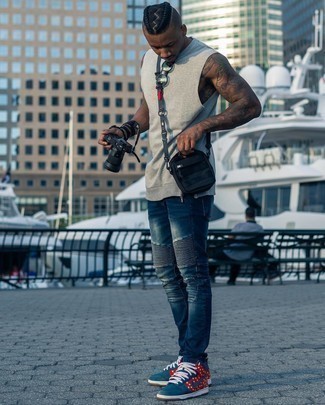 Navy Jeans Hot Weather Outfits For Men: A grey tank and navy jeans are a nice outfit formula to have in your casual wardrobe. Navy star print canvas high top sneakers tie the outfit together.