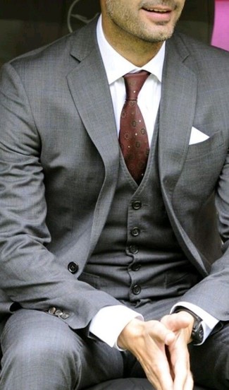 Burgundy Print Tie Outfits For Men: A grey three piece suit and a burgundy print tie are a really sharp combination to try.
