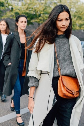 Gold Crossbody Bag Outfits: Pair a grey trenchcoat with a gold crossbody bag, if you appreciate relaxed dressing without looking like you don't care to look boss.