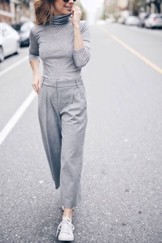 Charcoal Wide Leg Pants Outfits: When the situation calls for a sophisticated yet cool outfit, wear a grey turtleneck and charcoal wide leg pants. You could perhaps get a bit experimental on the shoe front and play down your look with white canvas low top sneakers.