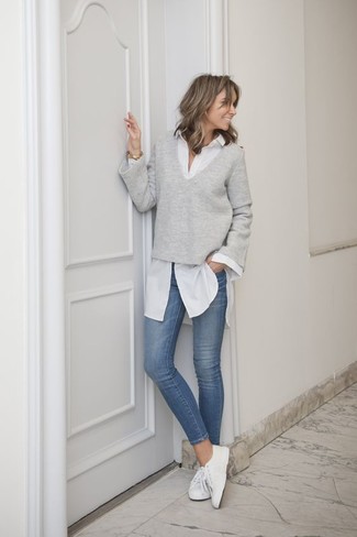 White Shoes Outfits: Putting together a grey v-neck sweater with blue skinny jeans is a good pick for an off-duty yet totaly chic getup. If you wish to immediately tone down this outfit with shoes, introduce white canvas low top sneakers to the equation.