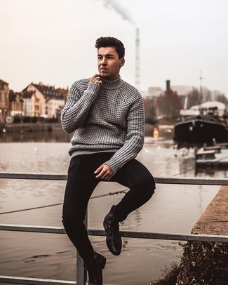 Grey Knit Wool Turtleneck Outfits For Men: A grey knit wool turtleneck and black skinny jeans are essential in any gentleman's functional off-duty arsenal. And if you want to immediately step up this look with a pair of shoes, why not add a pair of black leather casual boots to the mix?