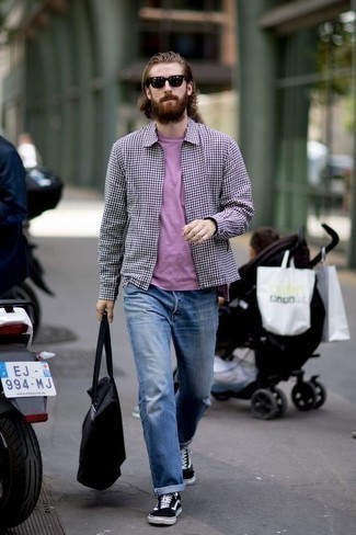 Light Violet Crew-neck T-shirt Outfits For Men: A light violet crew-neck t-shirt and blue jeans? It's an easy-to-style look that any gent can rock a version of on a daily basis. Black and white canvas low top sneakers are a safe footwear option here that's also full of personality.