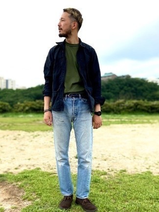 Navy Harrington Jacket Outfits: A navy harrington jacket and light blue jeans? This is an easy-to-style ensemble that anyone could rock a version of on a day-to-day basis. A pair of dark brown suede desert boots is a wonderful option to finish this look.