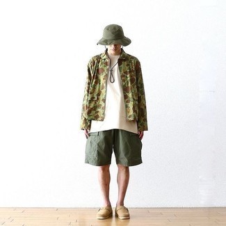 Olive Harrington Jacket Outfits: To assemble a laid-back ensemble with a clear fashion twist, consider wearing an olive harrington jacket and olive shorts. For something more on the classier end to finish your look, complement this look with tan suede loafers.