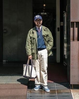 Tote Bag Outfits For Men: Wear a navy harrington jacket and a tote bag to be both off-duty and on-trend. If you wish to easily step up your ensemble with one single piece, add blue canvas low top sneakers to this outfit.