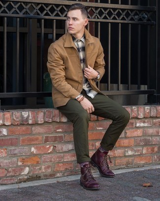 Navy and Green Long Sleeve Shirt Outfits For Men: You'll be surprised at how easy it is for any guy to put together this off-duty look. Just a navy and green long sleeve shirt worn with olive chinos. Go down a classier route in the footwear department by sporting a pair of burgundy leather casual boots.