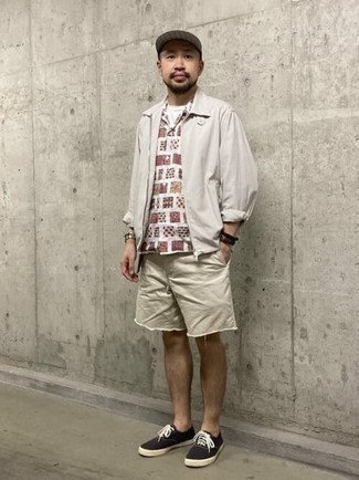 Beige Shorts Outfits For Men: A white harrington jacket and beige shorts are a nice combo that will carry you throughout the day. Black canvas low top sneakers finish this getup quite well.