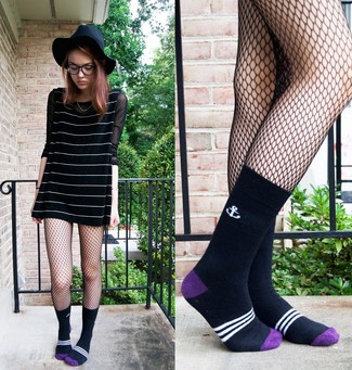 Black Fishnet Tights Outfits: 