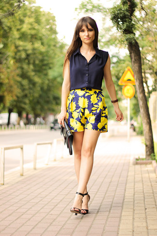 Navy Sleeveless Button Down Shirt Outfits For Women: 