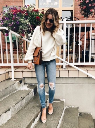 White Oversized Sweater Outfits: 