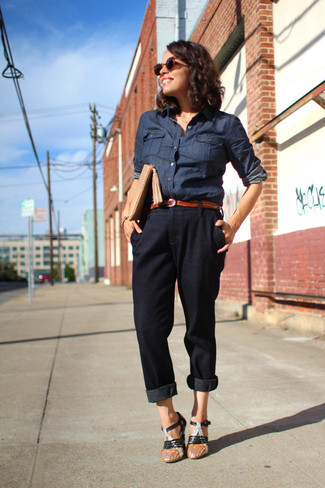 Black Tapered Pants Outfits For Women: 