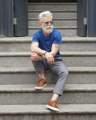 Blue Henley Shirt Outfits For Men: This pairing of a blue henley shirt and grey chinos is a safe bet for an effortlessly cool outfit. When in doubt about the footwear, go with brown leather low top sneakers.