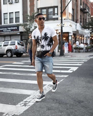 White and Black Print Short Sleeve Shirt Outfits For Men: 