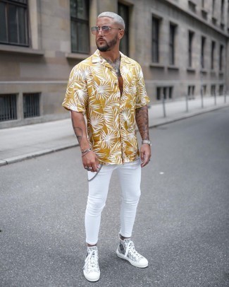 White Skinny Jeans Relaxed Outfits For Men: 