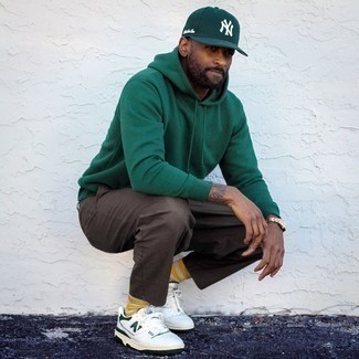 Mustard Horizontal Striped Socks Outfits For Men: For a laid-back getup, try pairing a dark green hoodie with mustard horizontal striped socks — these pieces work nicely together. White and green leather low top sneakers are a simple way to inject an extra touch of style into your look.