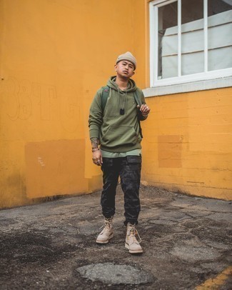 Grey Cargo Pants Outfits: An olive hoodie and grey cargo pants are a city casual combination that every modern man should have in his casual wardrobe. Bring a laid-back vibe to your ensemble with beige suede work boots.