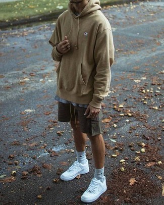 Beige Hoodie Outfits For Men: A beige hoodie and olive shorts are the kind of a foolproof casual ensemble that you so terribly need when you have no time. White leather low top sneakers are the ideal companion for this outfit.