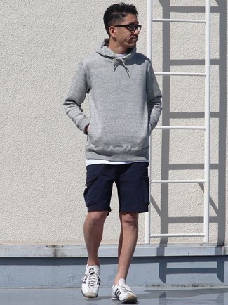 Grey Hoodie with Navy Shorts Warm Weather Outfits For Men: This laid-back combo of a grey hoodie and navy shorts can take on different moods according to the way you style it. Complete this outfit with a pair of white and black canvas low top sneakers et voila, the getup is complete.