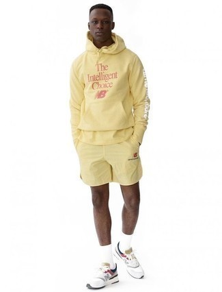 Orange Sports Shorts Outfits For Men: Why not make a yellow print hoodie and orange sports shorts your outfit choice? Both pieces are totally practical and look awesome when combined together. When in doubt about what to wear when it comes to shoes, introduce a pair of grey athletic shoes to your look.