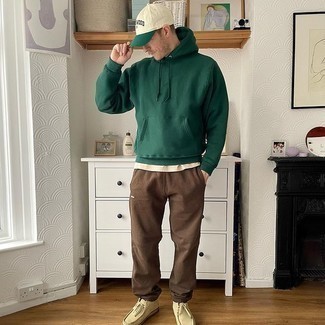 Sweatpants Outfits For Men: Pair a dark green hoodie with sweatpants to create a relaxed and functional outfit. To give your overall ensemble a more elegant vibe, complement your ensemble with a pair of beige suede desert boots.