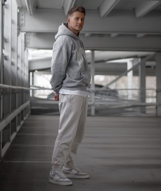 Tan Sweatpants Outfits For Men: A grey print hoodie and tan sweatpants are absolute staples if you're piecing together a casual closet that holds to the highest sartorial standards. Go ahead and introduce a pair of grey leather low top sneakers to the equation for an added touch of sophistication.