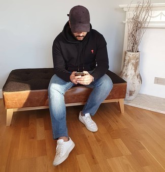 Dark Brown Baseball Cap Outfits For Men: Choose a black hoodie and a dark brown baseball cap to create an interesting and laid-back ensemble. A pair of white leather low top sneakers will give a strong and masculine feel to any ensemble.