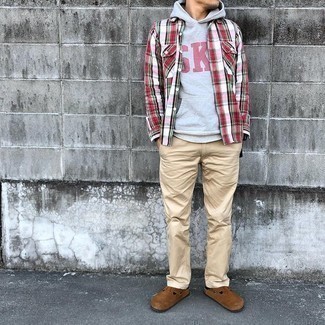 500+ Fall Outfits For Men: Make a grey print hoodie and khaki chinos your outfit choice for a casual look with a modern spin. If you need to instantly rev up this look with shoes, why not complete this look with brown suede loafers? Be sure this combo is ideal for fluctuating autumn weather.