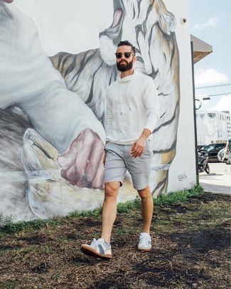White and Blue Canvas Low Top Sneakers Outfits For Men: Super dapper and comfortable, this casual combo of a white hoodie and grey shorts provides variety. Let your styling sensibilities truly shine by completing this look with a pair of white and blue canvas low top sneakers.