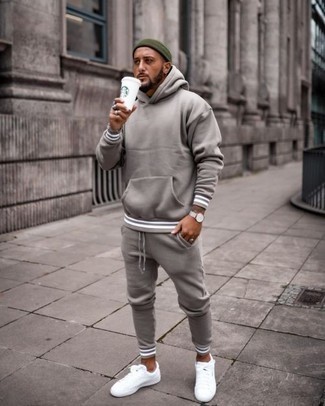 Grey Hoodie with Grey Sweatpants Relaxed Spring Outfits For Men In