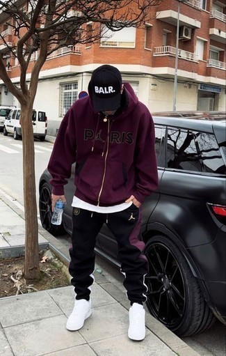 Black Sweatpants Outfits For Men In Their Teens (23 ideas