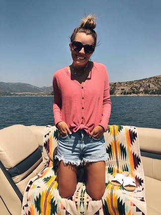 Light Blue Denim Shorts Outfits For Women: Consider pairing a hot pink cardigan with light blue denim shorts if you wish to look neat and relaxed without exerting much effort. Finish your ensemble with a pair of white leather flat sandals to serve a little mix-and-match magic.