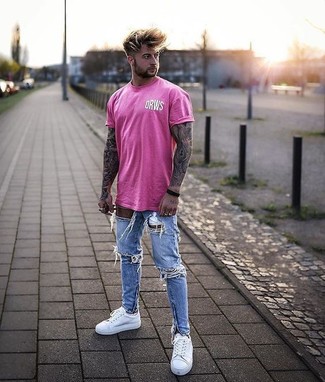 Hot Pink Crew-neck T-shirt Outfits For Men: A hot pink crew-neck t-shirt and blue ripped skinny jeans combined together are a perfect match. White leather low top sneakers can immediately elevate any outfit.