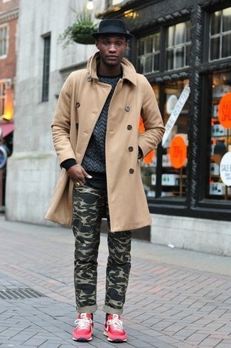 Olive Camouflage Jeans Outfits For Men: 