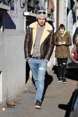 Brown Leather Low Top Sneakers Outfits For Men: 
